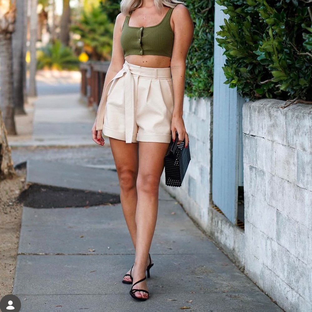 Topshop Cream High Waist Shorts - Picture 2 of 7